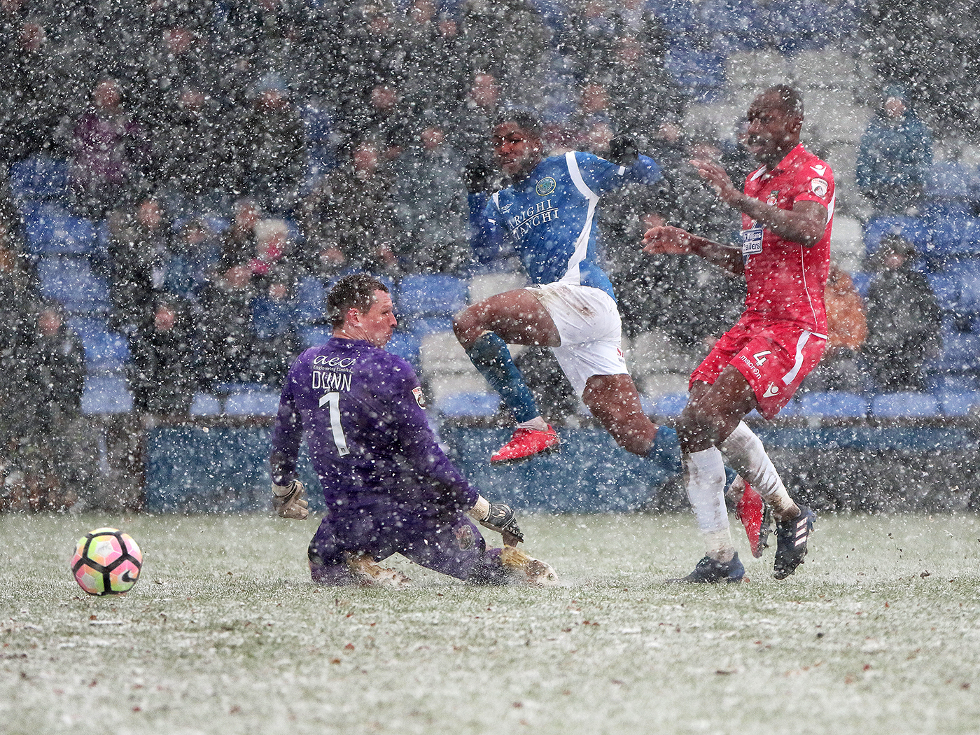 Macclesfield Town FC score in the snow  by David Tolliday